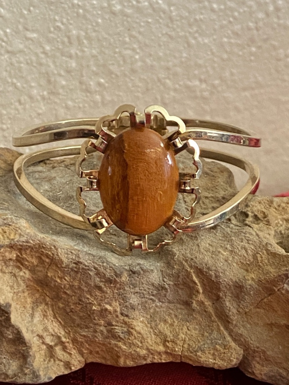 Vintage 90s Gold-Tone Resin Cabochon Cuff Clamper Bracelet
